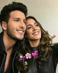 Tini Stoessel Y Sebastian Yatra Martina Stoessel Instagram Parejas De Famosos Fotos Pareja Perfecta