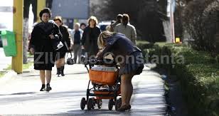 Camera deputatilor, prin comisia pentru muncă şi protecţie socială, a majorat indemnizaţiile de creştere a copilului pentru mame, eliminând totodată plafonul maxim camera deputatilor a adoptat proiectul de lege privind folosirea exclusiva a limbii romane in administratie, informeaza romaniatv.net. IndemnizaÅ£ie Pentru Mame Eroine Ce Este O MamÄƒ EroinÄƒ IniÅ£iatorul Despre Proiectul De Lege Documente