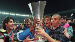 La coupe des villes de foires est une ancienne compétition annuelle de football européen qui s'est disputée entre 1955 et 1971. La Ligue Europa N Est Pas L Ancienne Coupe De L Uefa Coupes D Europe Internazionale Fr