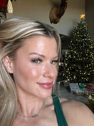 What Seint product for holiday makeup?