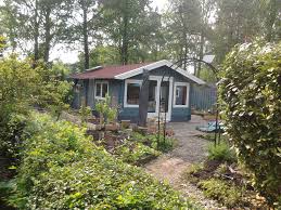 Blue And White Cottage Bohus Bla And Norrland Vit Blau Und Weiss Gartenhaus Blauw Met Wit Tuinhuis Moose Farg Kleuren F Gartenhaus Farbe Gartenhaus Garten