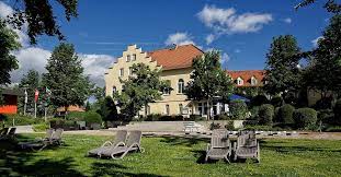 Sights like the museum island and the tv tower are less than a 10 minutes walk away. Hotel Weimar Wellnesshotel Weimar Dorotheenhof