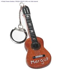 Porte Clef Guitare Seche Classique Strass Fimo Idee Cadeau Unisexe Sur Commande Personnalisee Porte Cles Par Mandy Dream Porte Clef Porte Cle Porte Cle Fimo