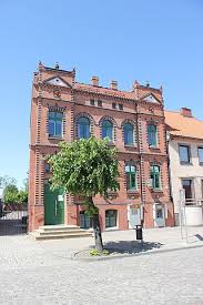 Mieszkania, domy, grunty, garaże, lokale użytkowe. File Nowy Staw Kamienica Rynek Pulaskiego 7 Jpg Wikipedia