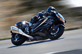 More materials with the new generation suzuki hayabusa motorcycle in the lead role have been released to the network. 2022 Suzuki Hayabusa Returns With Sharper Styling And New Tech Slashgear