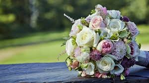 L'une des nombreuses superbes photos gratuites de pexels. Bouquet De Mariage La Symbolique Des Fleurs Et Des Couleurs Femme Actuelle Le Mag