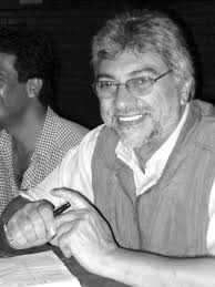 Alexandre Chabot L'ancien SG de la FAÉCUM qui augmente les frais afférents  CAMPUS MONDE CULTURE De l'autre côté du pays