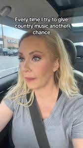 Katy Mcclellan's Instagram, Twitter & Facebook