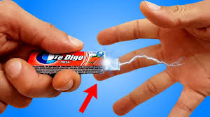 When the pen is held and the button is pressed a mildly painful electric shock is felt. Electric Shock Chewing Gum Packet Creative Minds Youtube