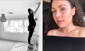 Olimpiskā čempione modernajā pieccīņā Hloja Espozito izrāda grūtnieces  vēderiņu