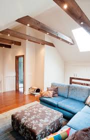 Beleuchtung dachschräge indirekte beleuchtung wohnzimmer grundrisse wohnzimmer licht dachbalken licht lampe. Spots Im Balken Wohnung Wohnzimmer Modern Deckenarchitektur
