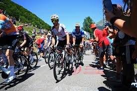 Adam Yates struggles against stomach problems and time cut to survive stage 17 of Tour de France