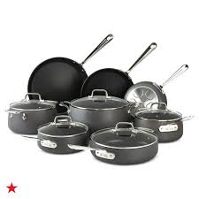 These 13 Pieces Of All Clad Cookware Form A Great Set Of The Essentials You Ll Need For Wonderful Meals Like Pots And Pans Sets Nonstick Cookware Cookware Set