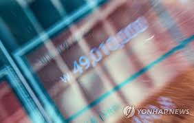 거품이 단단히 껴 있는 빅 버블 바스켓. Fs8ns7pbqowjum