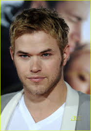 Kellan Lutz Checks Out 'Dear John': Photo 2413684