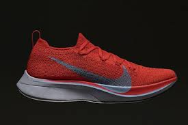 Discover the latest innovations in running footwear and apparel with nike x ek. Eliud Kipchoge Wears Updated Nike Zoom Vaporfly 4 Smashes World Sneaker Freaker