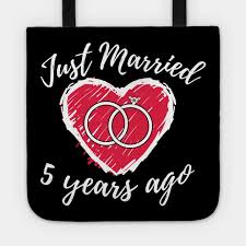List of wedding anniversaries by year including names of materials, symbols and flowers associated with the time married anniversary. Just Married 5 Years Ago 5th Wedding Anniversary Funny Couple T Shirt Just Married Couple Tragetasche Teepublic De
