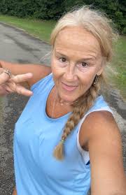 I miss my childhood days, be now my mom will use broom to measure my leg  for Christmas shoes and still Bay oversized 😝