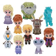 Qu'il s'agisse de figurines de poche ou de peluches géantes, il existe de nombreuses options pour faire plaisir à tous les enfants. Ensemble D Une Mini Figurine De La Reine Des Neiges 2 De Disney Edition Anglaise Notre Exclusivite Toys R Us Canada