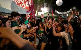 En una votación acalorada y muy reñida, que se prolongó durante más de. Atqrqdjw Brrum