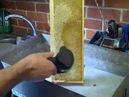 Bee Spencer Uncapping Honey The Easy Way No Mess No Waste Part 1 Youtube Bee Keeping Honey Bees Keeping Bee
