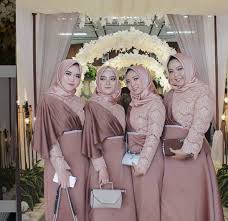 Model dress brokat dengan tema putri kerajaan. Kreasi Model 18 Model Baju Brokat Untuk Orang Kurus