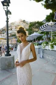 Robe avec corsage en dentelle illusion, dos nu arrondi et jupe en tulle gaufré. Soldes Robe Dentelle Decollete Plongeant En Stock