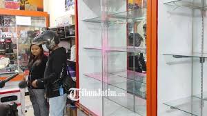 Check spelling or type a new query. Https Jatim Tribunnews Com 2021 07 16 Cek Hewan Kurban Di Kota Blitar Petugas Temukan Sapi Belum Cukup Umur Di Pasar Dimoro Https Cdn 2 Tstatic Net Jatim Foto Bank Images Petugas Mengecek Gigi Sapi Hewan Kurban Di Pasar Hewan Dimoro Kota