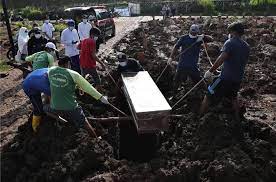 La variante, bautizada localmente como delta plus, se ha secuenciado, hasta ahora, en 16 casos en el estado de maharashtra, ha señalado el secretario federal de salud, rajesh bhushan, la cual es más transmisible. 5gm1gmtkd2su6m