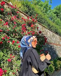 Image May Contain One Or More People Plant Flower Outdoor And Nature Fotografcilik Pozlari Fotograf Fotografcilik