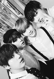 Suga y jimin de bts son la sensación del army tras mostrarse tomados de la mano e intercambiar un regalo. Jin Jimin Suga Jungkook Bts Jimin Bts Boys Bangtan