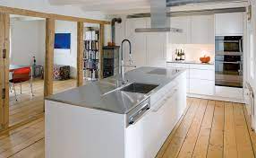 bildergebnis fur kuchenabdeckungen chromstahl kuche mit insel kuche kucheninsel