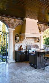 Cocoscollection Outdoor Kitchen With Large Range Hood And Tile Backsplash Nice Mix Of Colors And Styles In The Top Outdoor Kitchen Grill Patio Pergola Patio