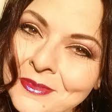 Kari Howe's Instagram, Twitter & Facebook