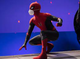 Traduzido e adaptado por equipe minilua. Tom Holland Mostra Bastidores De Homem Aranha 3 Usando Duas Mascaras Quem Series E Filmes