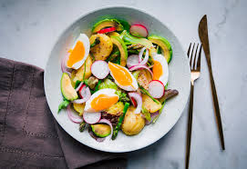Questi deliziosi ortaggi primaverili sono utilizzati in cucina per realizzare innumerevoli piatti (per i principianti ecco. Insalata Di Patate Novelle Uova E Asparagi Casa Di Vita