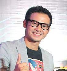 Alwyn uytingco is a filipino actor. Who Is Alwyn Uytingco Dating Alwyn Uytingco Girlfriend Wife
