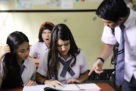 Dengan judul, para pemain serta poster film, sudah dipastikan target pasar para pelajar telah digengam. Ada Cinta Di Sma