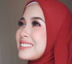 Saat itu nafsu seksku kembali naik ketika kuperhatikan lagi paha bu fat yang kembali tersibak, karena bu fat ku coba mereka cara agar nafsuku terhadap bu fat dapat terlampiaskan. Jangan Marah Lelaki Suka Pada Perempuan Cantik