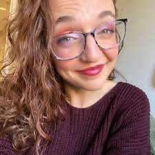 All these men thinking women want to be taken to fancy dinners…. We want  you 👏🏻 to take us 👏🏻 to a bookstore 👏🏻