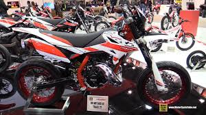 Here you can meet all the model years of beta rr 50 motard track. 2017 Beta Rr Motard 50 Track 2t Walkaround 2016 Eicma Milan 2 Youtube