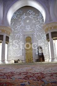 Die wände und oft auch die kuppel sind häufig mit schönen mustern verziert. Moschee Von Innen Stockfotos Freeimages Com