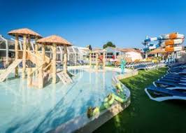 Camping Famille En Vendee Avec Parc Aquatique Et Toboggans En 2020 Parc Aquatique Camping Camping Vendee