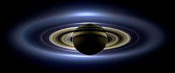 Observarea inelelor lui saturn cu un binoclu este unul dintre cele mai frumoase spectacole celeste ce se pot admira de pe pamant. Saturn Wikipedia