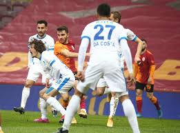 52'nci dakikada bb erzurumspor ceza alanına giren onyekuru müsait durumdaki mitroglou'ya pas bb erzurumspor: Taphdtqmsp Y7m