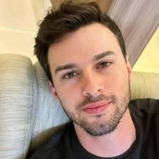 Hi Everyone! Greetings from Cali, I'm not chubby myself but I like chubby  guys, If you want to get in touch, send me a friend request😉🤍