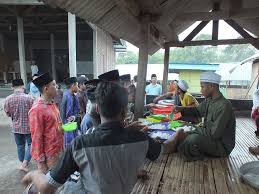 Madrasah ini bernaung di yayasan darul iman nw. Berbuka Bersama Anak Pondok Pesantren Abul Barokaat Nw Bunkate Kanwil Kementerian Agama Prov Ntb