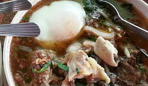 Kuih lompat tikam kelantan asli terdiri dari empat komponen utama pelbagai warna iaitu tepung hijau, kepala santan putih, pulut merah, dan air gula melaka perang. Chik Nik Mee Celup Perut Ngosek Telur Gedik Home Facebook