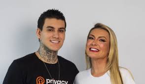 Polêmica de vídeo adulto de Andressa Urach com o filho ganha novo capítulo