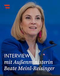 💬 „Menschen in anderen Ländern zu helfen, in Frieden, Sicherheit und  Wohlstand zu leben, ist nicht nur eine Frage der Solidarität, sondern liegt  in unserem ureigenen Interesse.“ Außenministerin @beate_meinl_reisinger  spricht im Interview